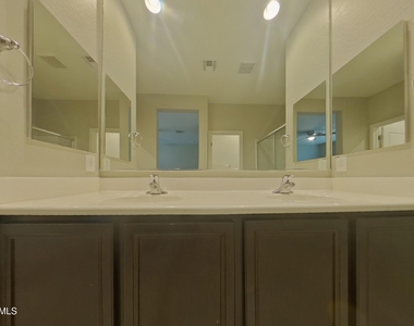 2422 S 236th Drive - Photo Thumbnail 14