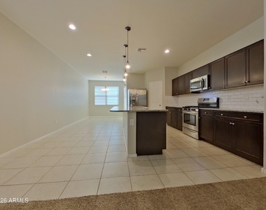 30907 W Amelia Avenue - Photo Thumbnail 5
