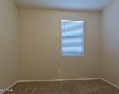 30907 W Amelia Avenue - Photo Thumbnail 9