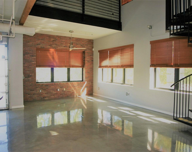 914 E Osborn Road - Photo Thumbnail 2