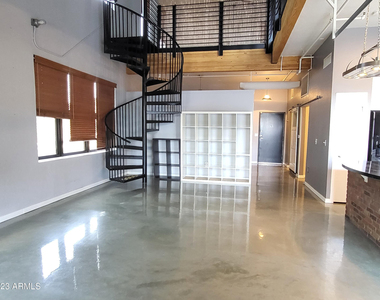 914 E Osborn Road - Photo Thumbnail 4