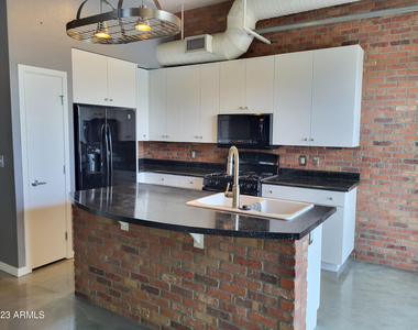 914 E Osborn Road - Photo Thumbnail 5