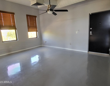 914 E Osborn Road - Photo Thumbnail 8