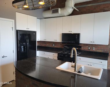 914 E Osborn Road - Photo Thumbnail 6