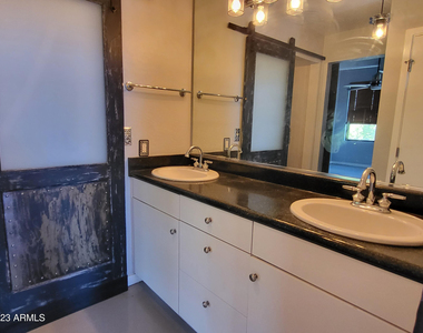 914 E Osborn Road - Photo Thumbnail 26