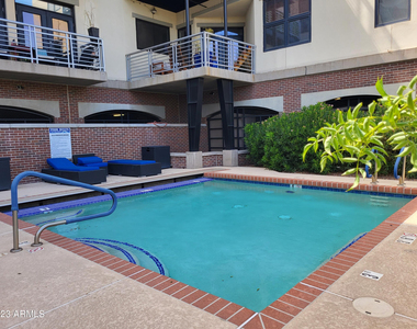 914 E Osborn Road - Photo Thumbnail 18