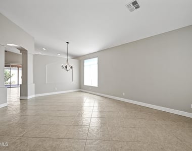 2463 N 138th Avenue - Photo Thumbnail 2