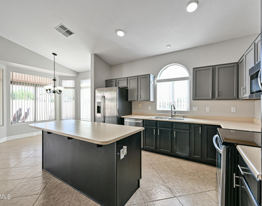 2463 N 138th Avenue - Photo Thumbnail 7