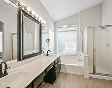 2463 N 138th Avenue - Photo Thumbnail 16