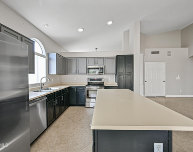 2463 N 138th Avenue - Photo Thumbnail 8