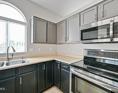 2463 N 138th Avenue - Photo Thumbnail 9