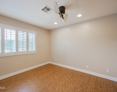 1850 E Maryland Avenue - Photo Thumbnail 11