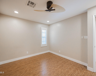 1850 E Maryland Avenue - Photo Thumbnail 9