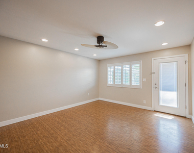 1850 E Maryland Avenue - Photo Thumbnail 6