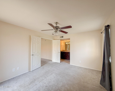 9345 N 92nd Street - Photo Thumbnail 11
