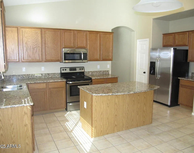 833 E Maddison Street - Photo Thumbnail 3