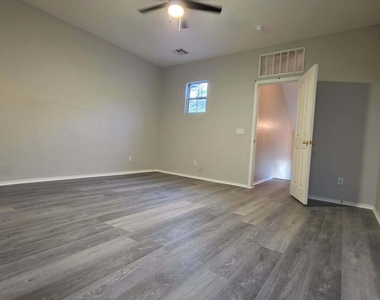 160 W Heather Court - Photo Thumbnail 3