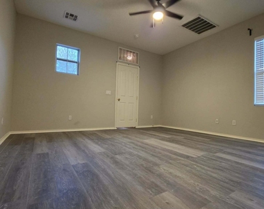 160 W Heather Court - Photo Thumbnail 2