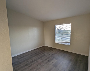 22455 E Royd Road - Photo Thumbnail 15