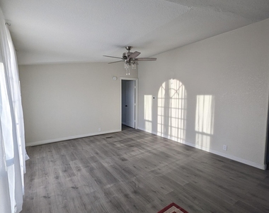 22455 E Royd Road - Photo Thumbnail 3