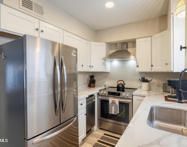 4610 N 68th Street - Photo Thumbnail 3