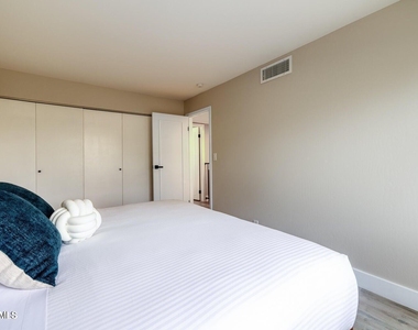 4610 N 68th Street - Photo Thumbnail 7