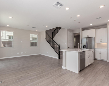 5835 E Rose Garden Lane - Photo Thumbnail 7