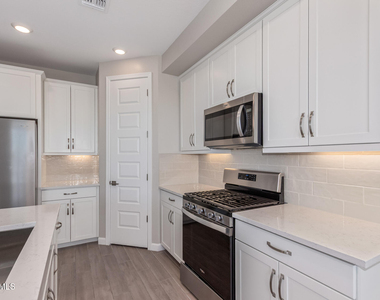 5835 E Rose Garden Lane - Photo Thumbnail 12