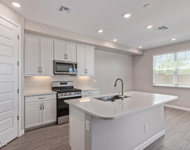 5835 E Rose Garden Lane - Photo Thumbnail 10