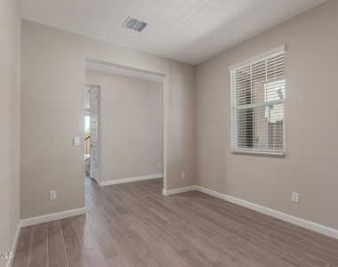 5835 E Rose Garden Lane - Photo Thumbnail 6
