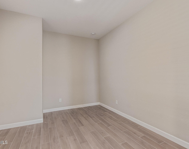 5835 E Rose Garden Lane - Photo Thumbnail 5