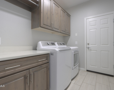 5656 W Posse Drive - Photo Thumbnail 16