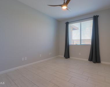 5656 W Posse Drive - Photo Thumbnail 17