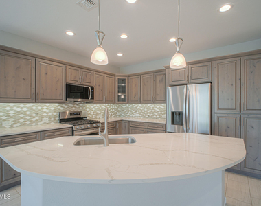 5656 W Posse Drive - Photo Thumbnail 8