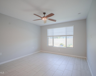 5656 W Posse Drive - Photo Thumbnail 18