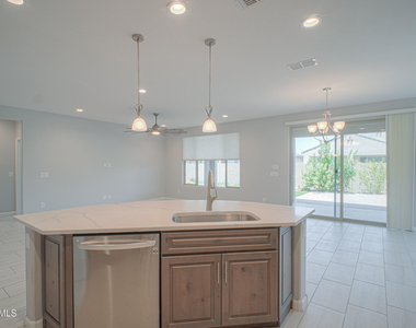 5656 W Posse Drive - Photo Thumbnail 10