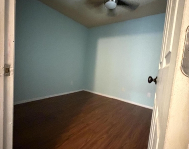 850 S River Drive - Photo Thumbnail 12