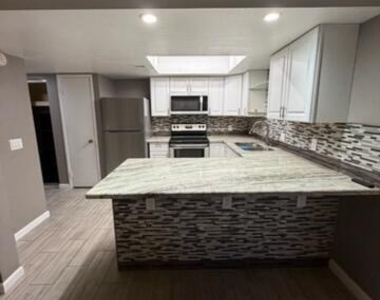 850 S River Drive - Photo Thumbnail 3