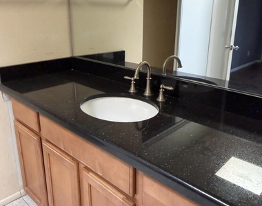 850 S River Drive - Photo Thumbnail 15