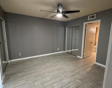 850 S River Drive - Photo Thumbnail 8