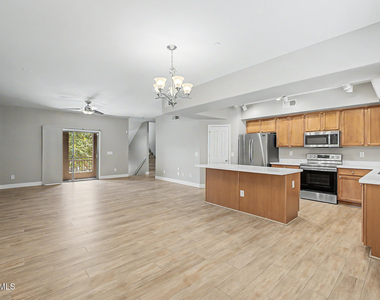 900 S 94th Street - Photo Thumbnail 6