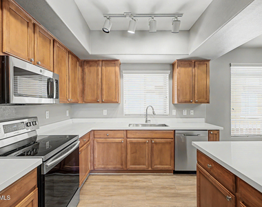 900 S 94th Street - Photo Thumbnail 11