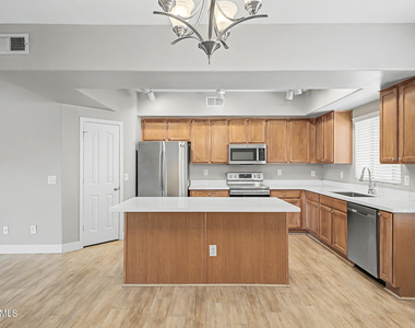 900 S 94th Street - Photo Thumbnail 8