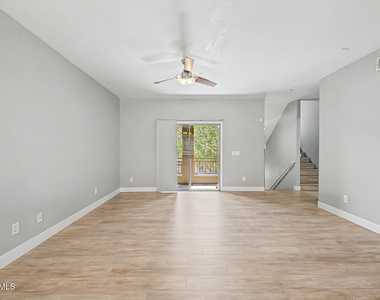 900 S 94th Street - Photo Thumbnail 4
