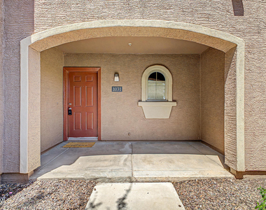 900 S 94th Street - Photo Thumbnail 3