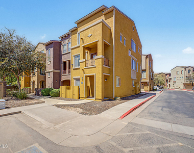 900 S 94th Street - Photo Thumbnail 1
