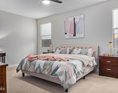 16611 W Sierra Street - Photo Thumbnail 5