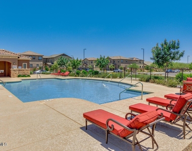 16611 W Sierra Street - Photo Thumbnail 9