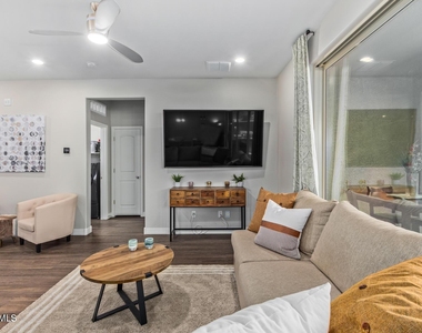 16611 W Sierra Street - Photo Thumbnail 12