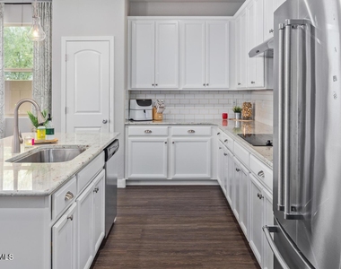 16611 W Sierra Street - Photo Thumbnail 15